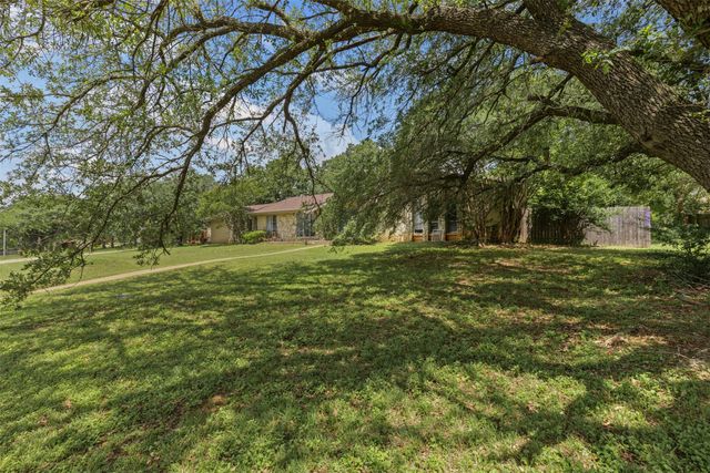 602 Greenbriar Avenue, Keene, TX 76059