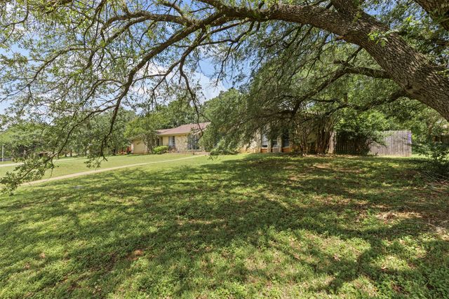 602 Greenbriar Avenue, Keene, TX 76059