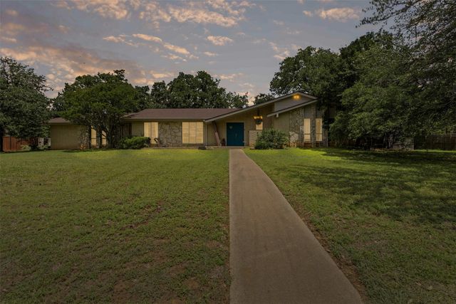 602 Greenbriar Avenue, Keene, TX 76059