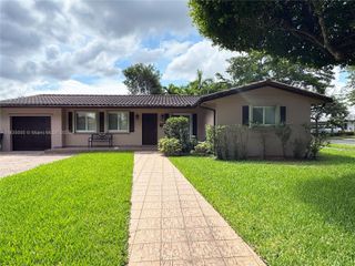 14181 Leaning Pine Dr, Miami Lakes, FL 33014