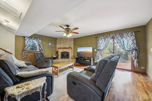27884 W Riverside Drive, Antioch, IL 60002