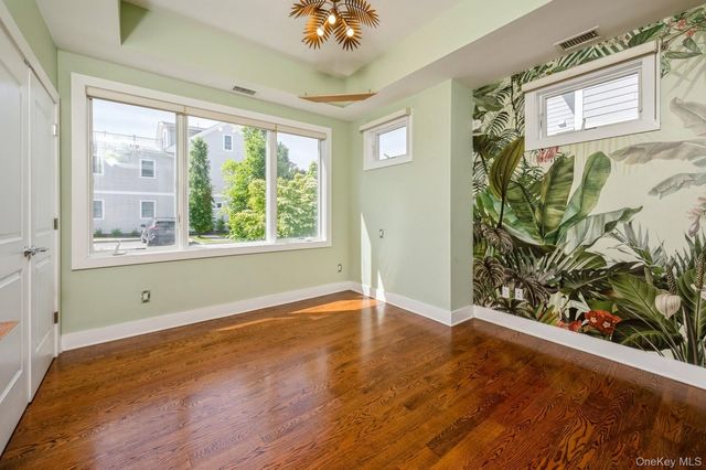 13 Island Point 13, Bronx, NY 10464