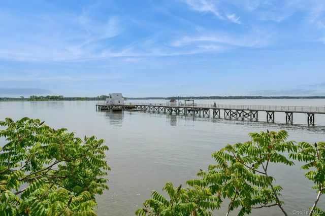 13 Island Point 13, Bronx, NY 10464