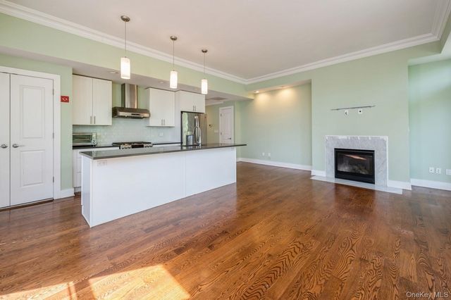 13 Island Point 13, Bronx, NY 10464