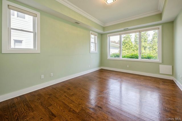 13 Island Point 13, Bronx, NY 10464