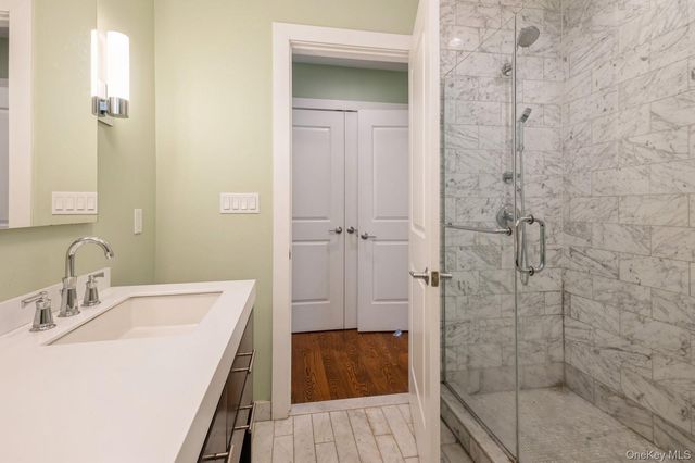 13 Island Point 13, Bronx, NY 10464