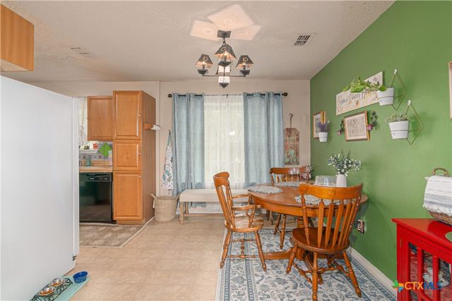 926 Zwicke Street, Seguin, TX 78155