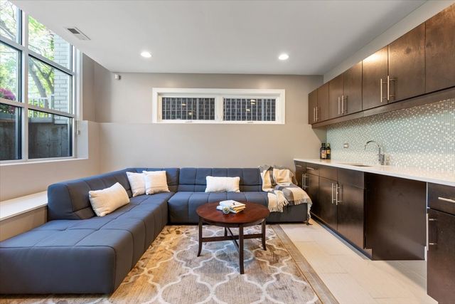 1758 N Rockwell Street, Chicago, IL 60647