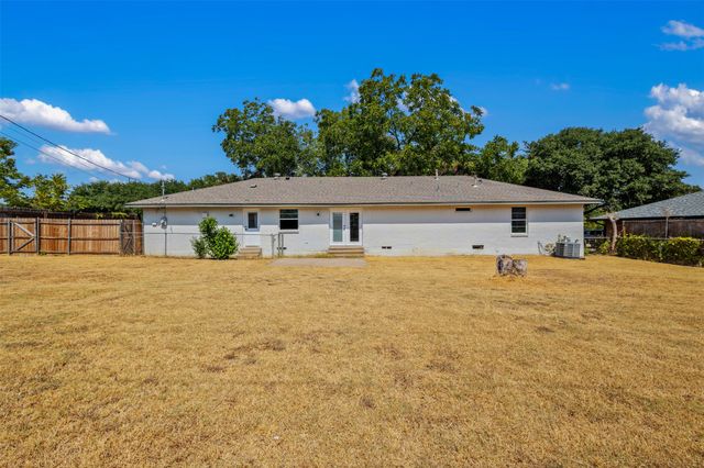 2914 Barnes Bridge Road, Dallas, TX 75228
