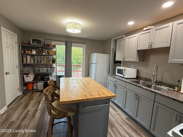 5610 Windy Willow Dr, Louisville, KY 40241