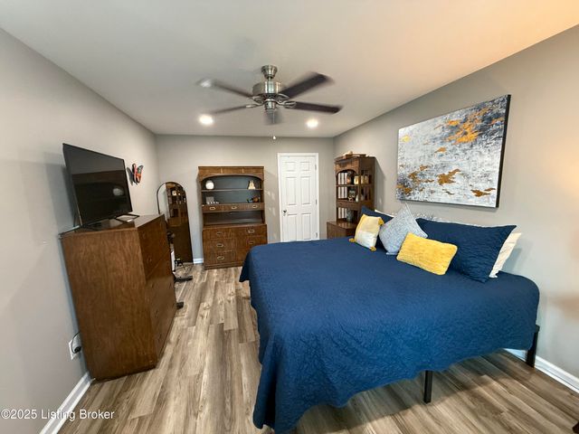5610 Windy Willow Dr, Louisville, KY 40241