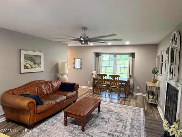 5610 Windy Willow Dr, Louisville, KY 40241