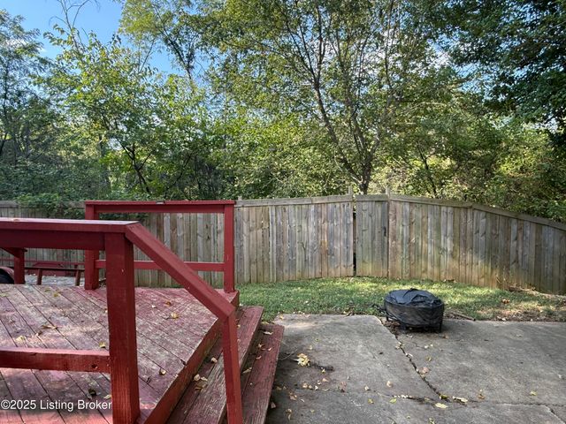 5610 Windy Willow Dr, Louisville, KY 40241
