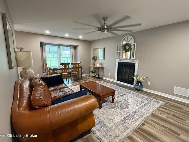 5610 Windy Willow Dr, Louisville, KY 40241