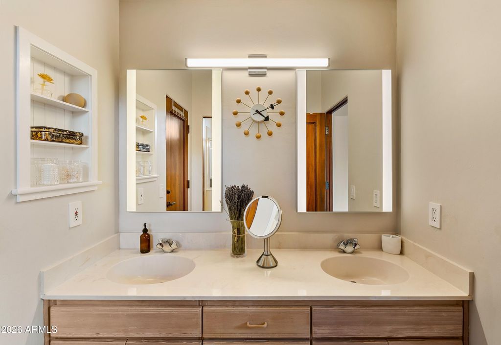 Image 39 of property listing at 215 CALLE FRANCESCA --, Sedona, AZ 86336