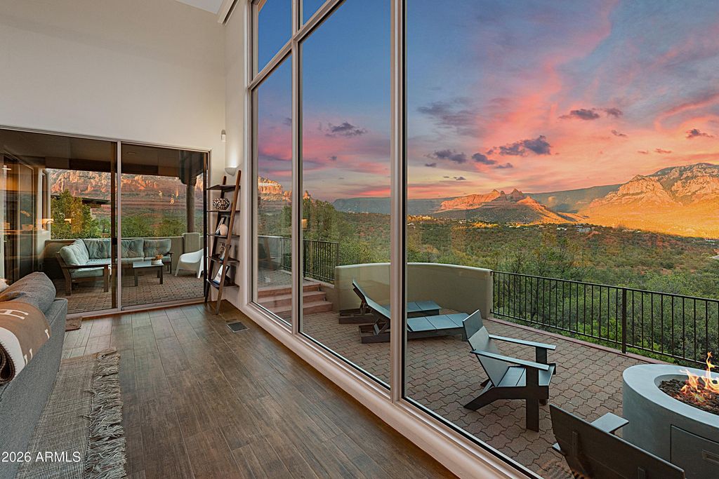 Image 8 of property listing at 215 CALLE FRANCESCA --, Sedona, AZ 86336