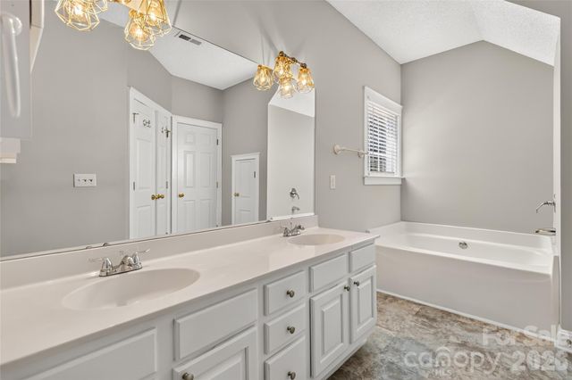 13824 Hastings Farm Road, Huntersville, NC 28078