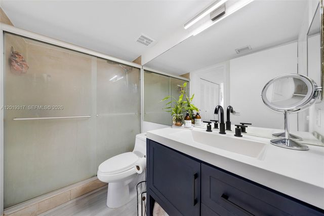 7601 E Treasure Dr 923, North Bay Village, FL 33141