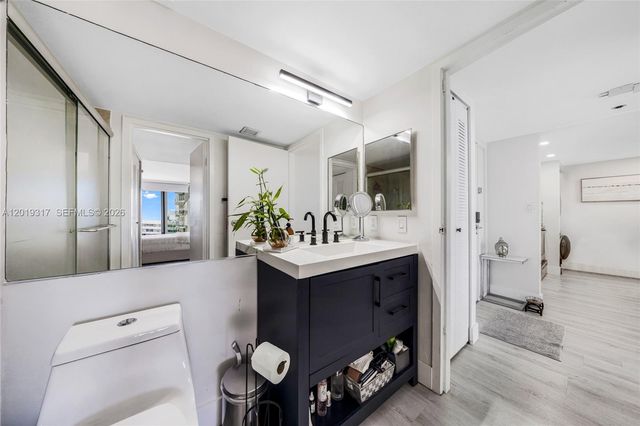 7601 E Treasure Dr 923, North Bay Village, FL 33141