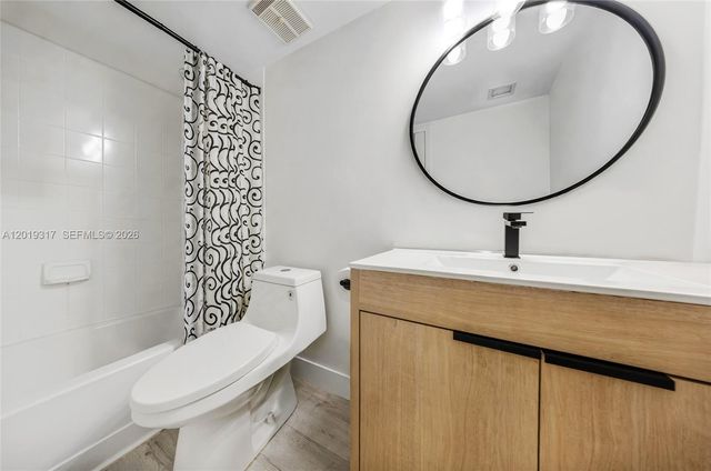 7601 E Treasure Dr 923, North Bay Village, FL 33141