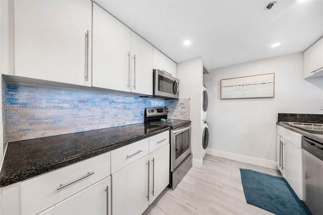 7601 E Treasure Dr 923, North Bay Village, FL 33141