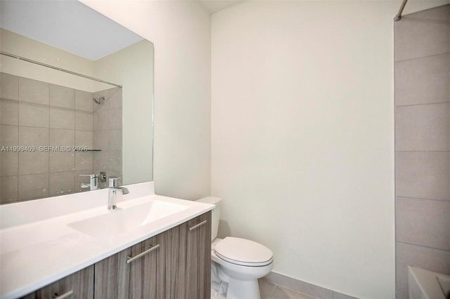8265 NW 41st St C-406, Doral, FL 33166