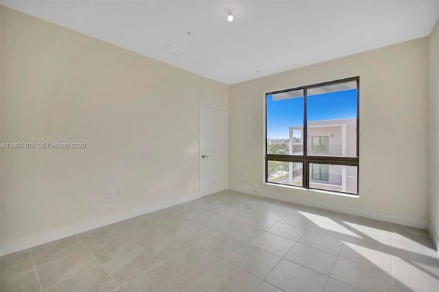 8265 NW 41st St C-406, Doral, FL 33166