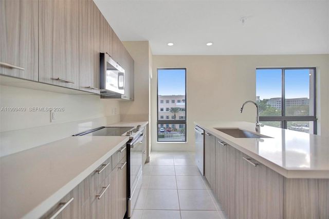 8265 NW 41st St C-406, Doral, FL 33166