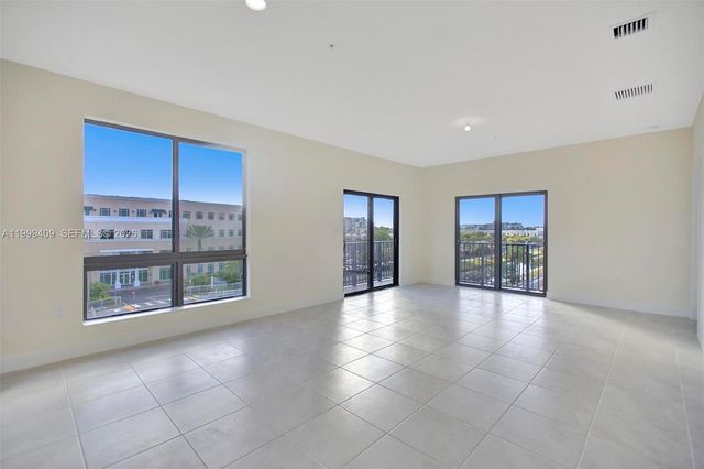 8265 NW 41st St C-406, Doral, FL 33166