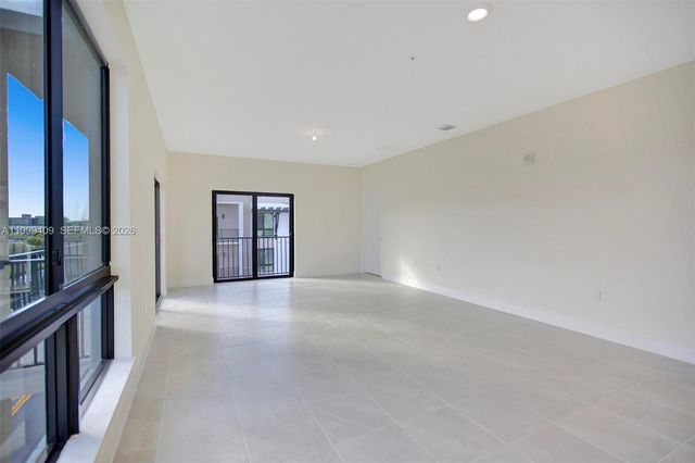8265 NW 41st St C-406, Doral, FL 33166
