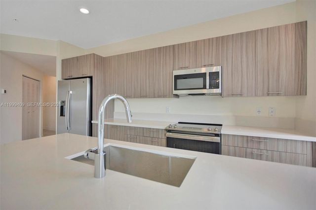8265 NW 41st St C-406, Doral, FL 33166