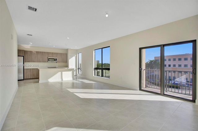 8265 NW 41st St C-406, Doral, FL 33166