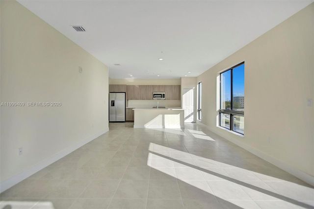 8265 NW 41st St C-406, Doral, FL 33166