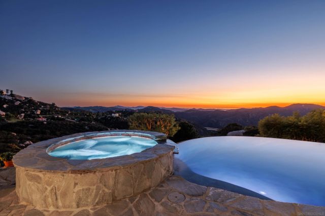 29166 Meadow Glen Way West, Escondido, CA 92026