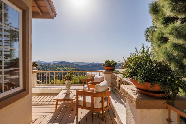 29166 Meadow Glen Way West, Escondido, CA 92026