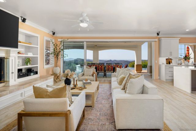 29166 Meadow Glen Way West, Escondido, CA 92026