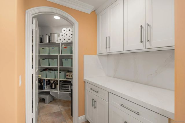 29166 Meadow Glen Way West, Escondido, CA 92026