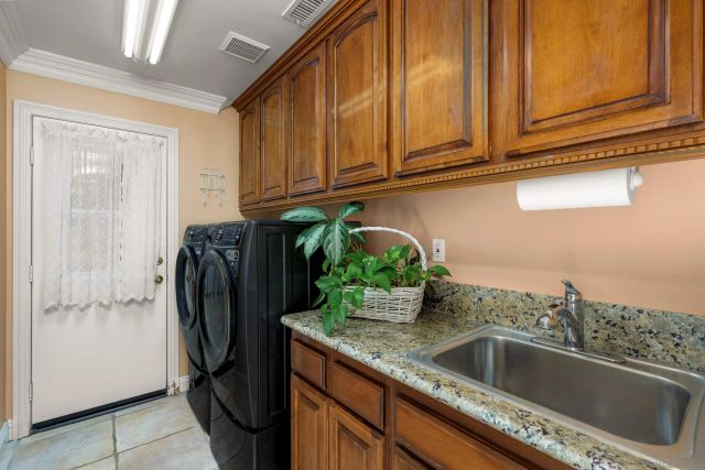 29166 Meadow Glen Way West, Escondido, CA 92026