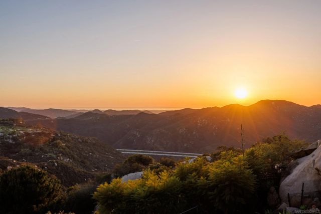 29166 Meadow Glen Way West, Escondido, CA 92026