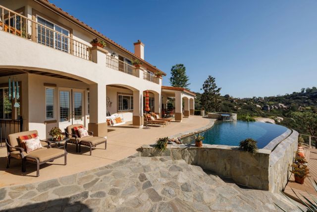 29166 Meadow Glen Way West, Escondido, CA 92026