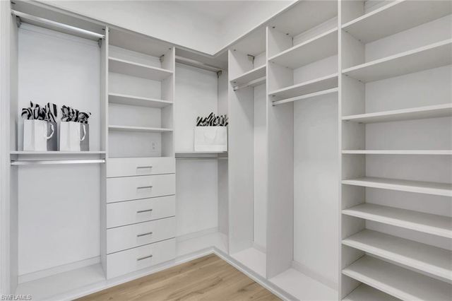 3724 Grove CIR, Naples, FL 34112