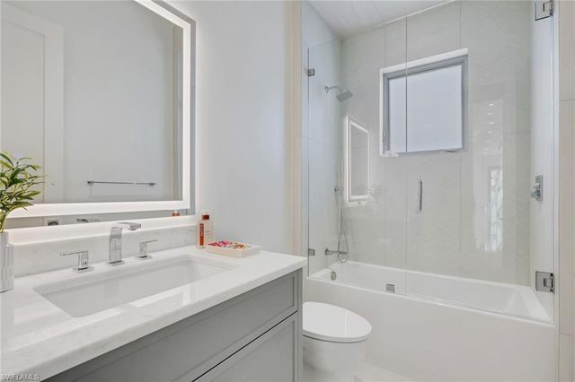 3724 Grove CIR, Naples, FL 34112