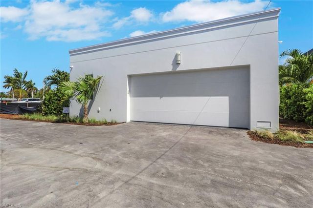 3724 Grove CIR, Naples, FL 34112