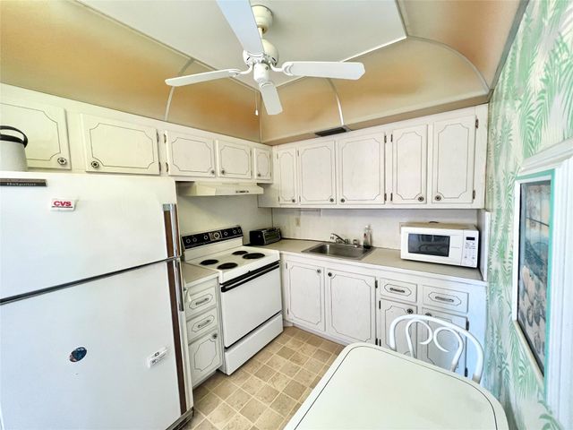 194 Grantham F 194, Deerfield Beach, FL 33442