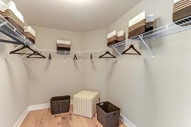 205 Piper Glen Avenue, Oswego, IL 60543