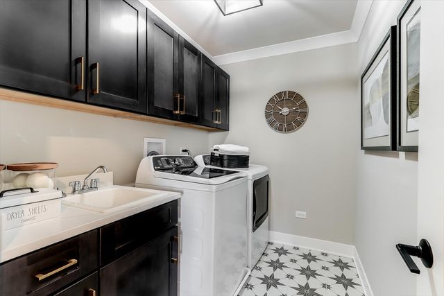 205 Piper Glen Avenue, Oswego, IL 60543