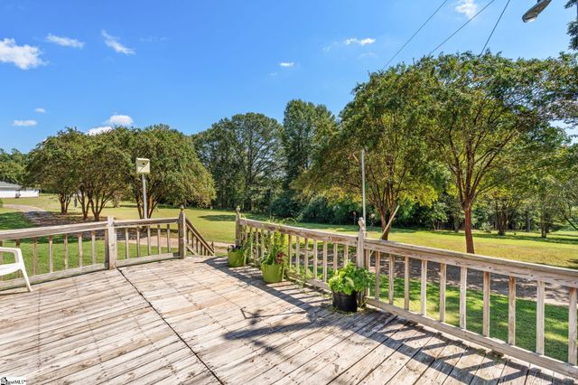 518 Mckittrick Bridge Road, Fountain Inn, SC 29644