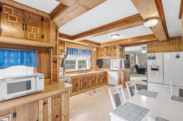 518 Mckittrick Bridge Road, Fountain Inn, SC 29644