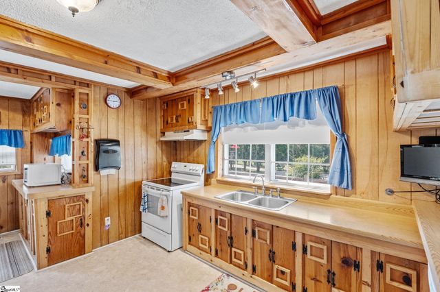 518 Mckittrick Bridge Road, Fountain Inn, SC 29644