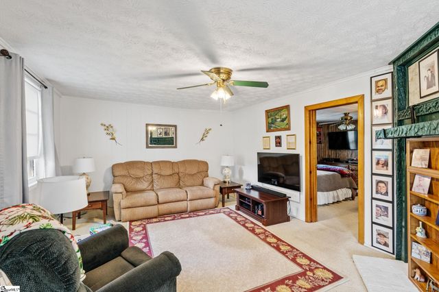 518 Mckittrick Bridge Road, Fountain Inn, SC 29644